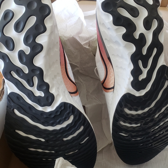 Nike React Infinity Run Flyknit M7.5 - Picture 6 of 8